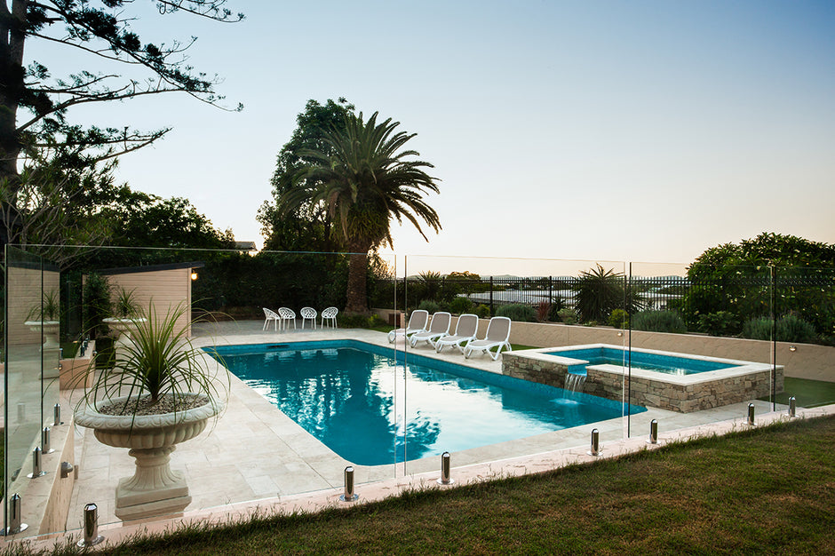 How to Choose the Perfect Glass Pool Fence