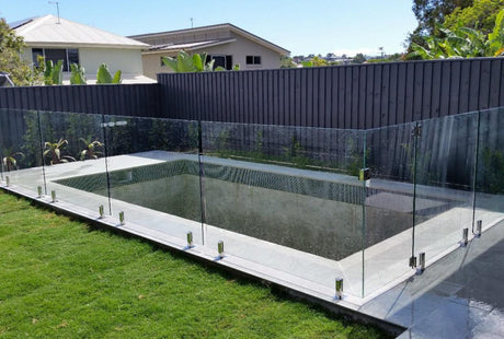 7 Questions to Ask Before Installing a Glass Pool Fence